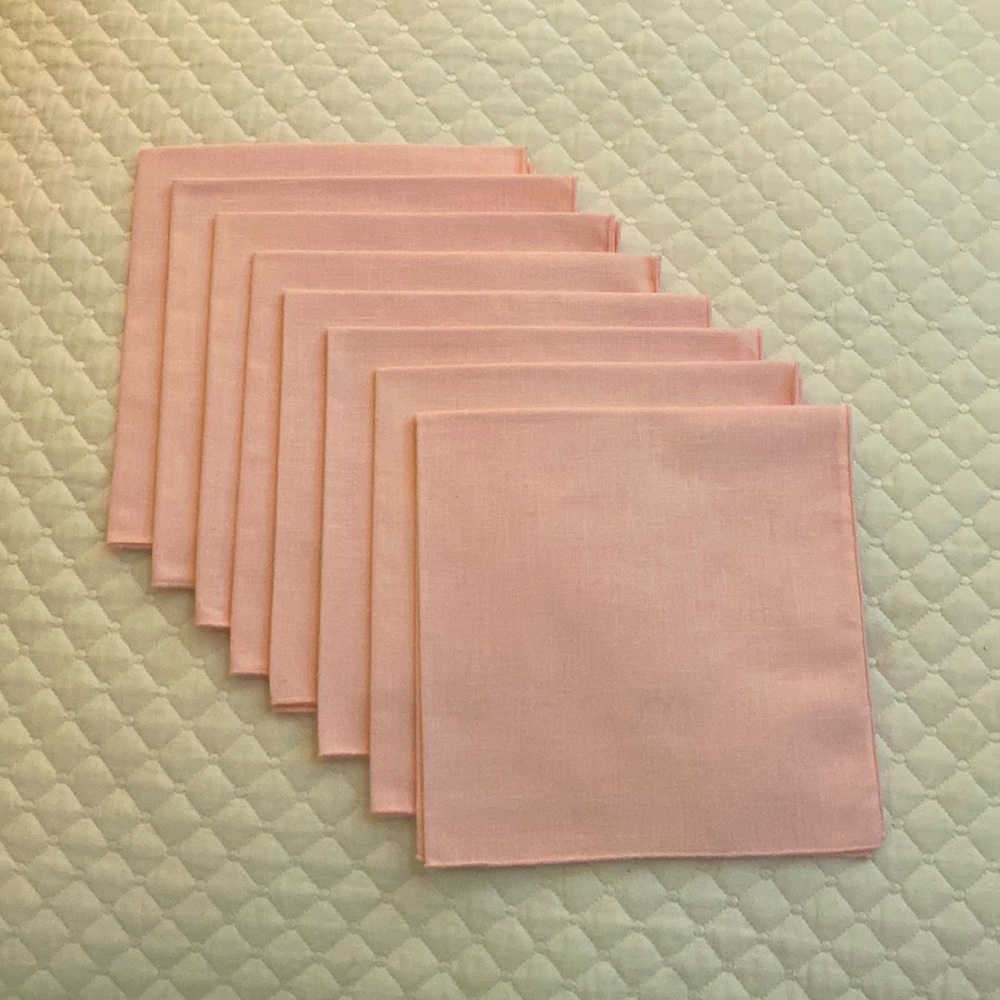 Set of 8 linen feel napkins.   Preowned but appears never used. 16 inch squares.